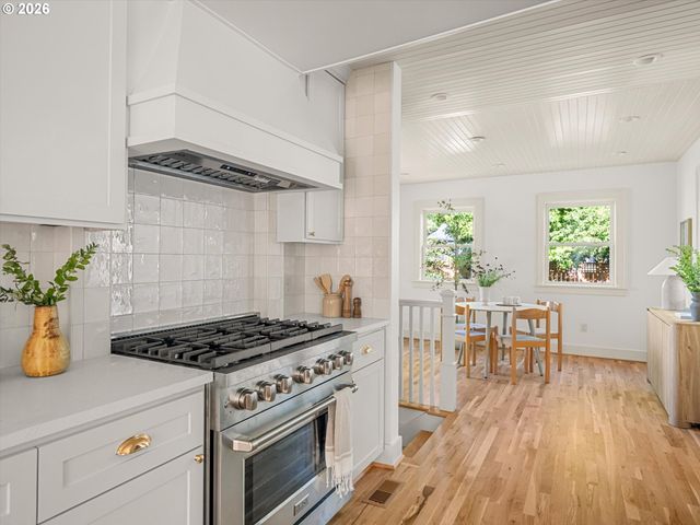 2560 Ne 30TH Ave, Portland, OR 97212