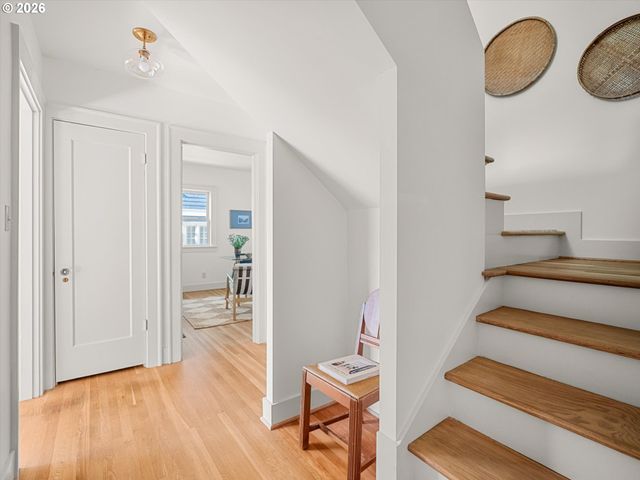 2560 Ne 30TH Ave, Portland, OR 97212