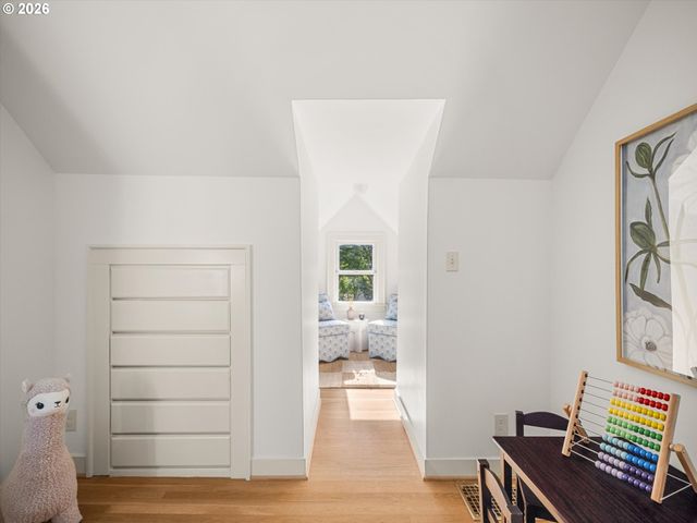 2560 Ne 30TH Ave, Portland, OR 97212