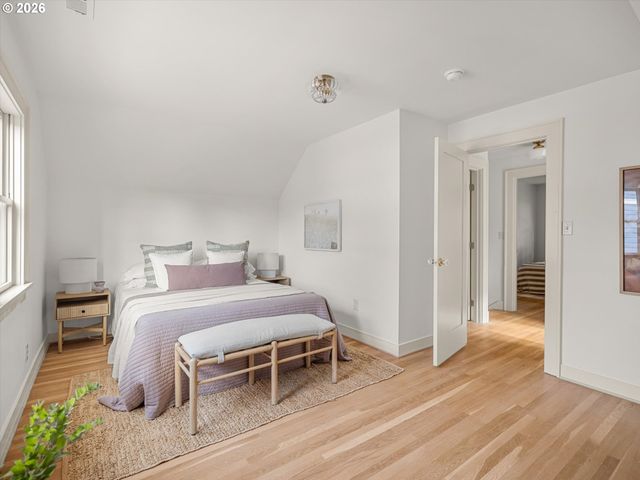 2560 Ne 30TH Ave, Portland, OR 97212