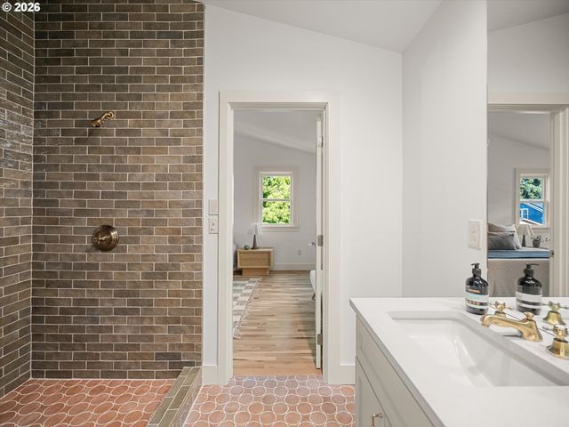 2560 Ne 30TH Ave, Portland, OR 97212