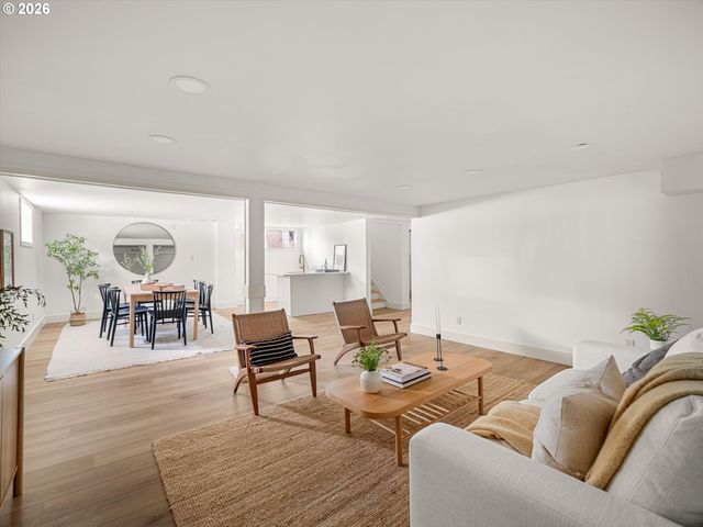 2560 Ne 30TH Ave, Portland, OR 97212