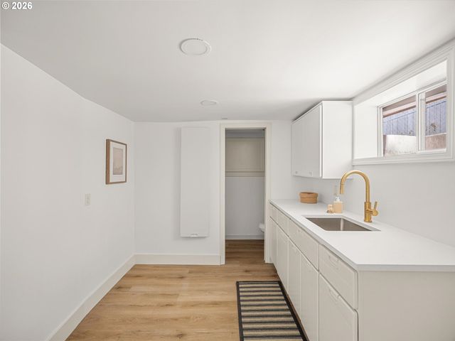 2560 Ne 30TH Ave, Portland, OR 97212