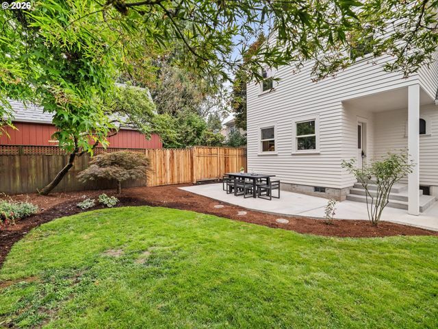 2560 Ne 30TH Ave, Portland, OR 97212