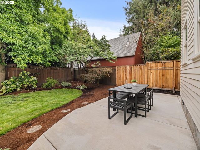 2560 Ne 30TH Ave, Portland, OR 97212