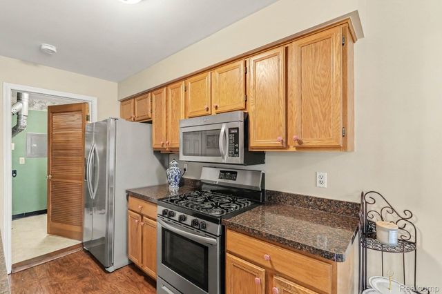 37407 Stonegate Circle, Clinton Charter Township, MI 48036