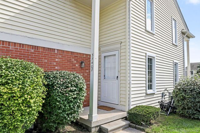 37407 Stonegate Circle, Clinton Charter Township, MI 48036