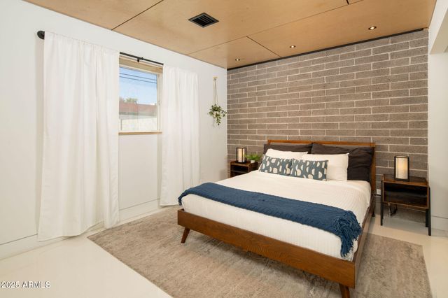 714 N 72ND Place, Scottsdale, AZ 85257