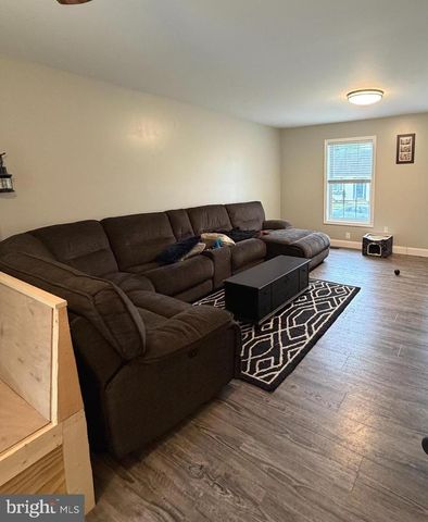 126 S FRONT ST, Womelsdorf, PA 19567