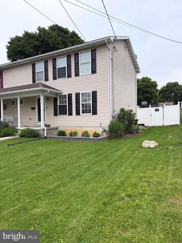 126 S FRONT ST, Womelsdorf, PA 19567