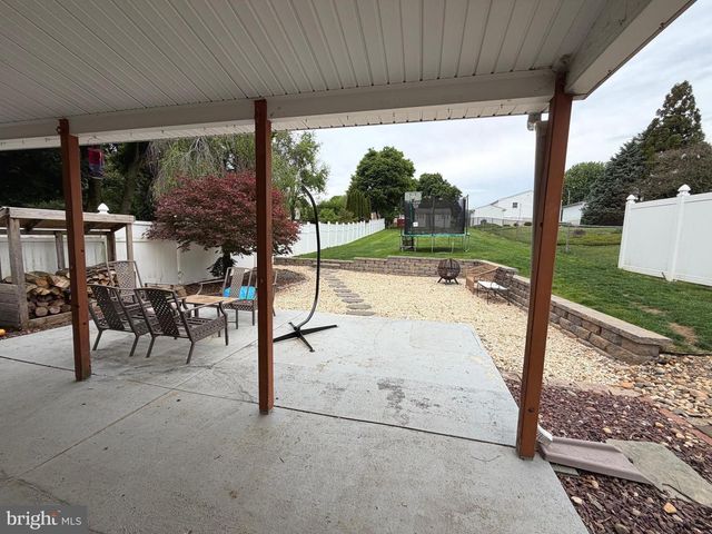 126 S FRONT ST, Womelsdorf, PA 19567