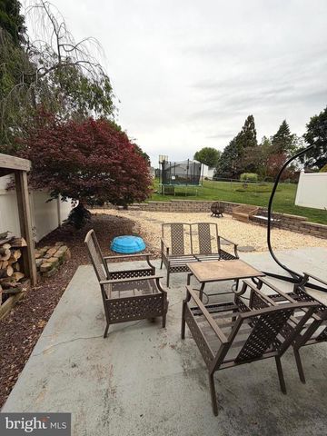 126 S FRONT ST, Womelsdorf, PA 19567