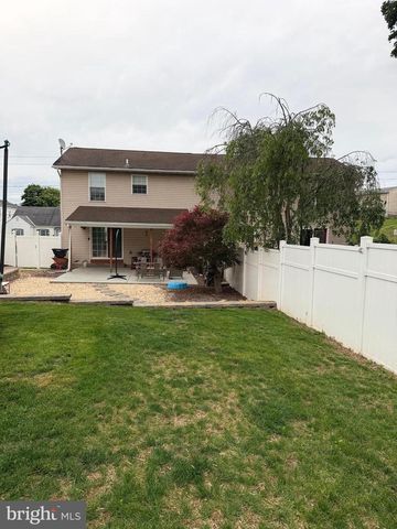 126 S FRONT ST, Womelsdorf, PA 19567