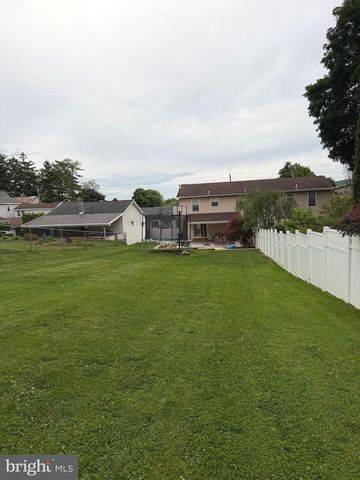 126 S FRONT ST, Womelsdorf, PA 19567