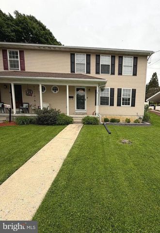 126 S FRONT ST, Womelsdorf, PA 19567
