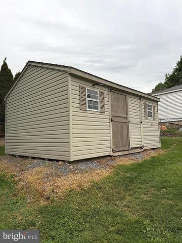 126 S FRONT ST, Womelsdorf, PA 19567