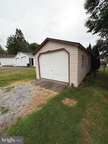 126 S FRONT ST, Womelsdorf, PA 19567
