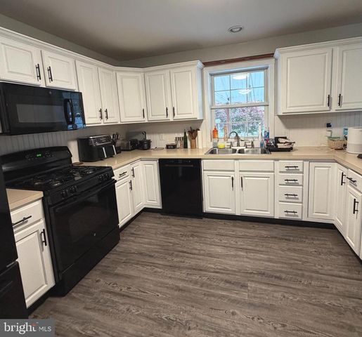 126 S FRONT ST, Womelsdorf, PA 19567