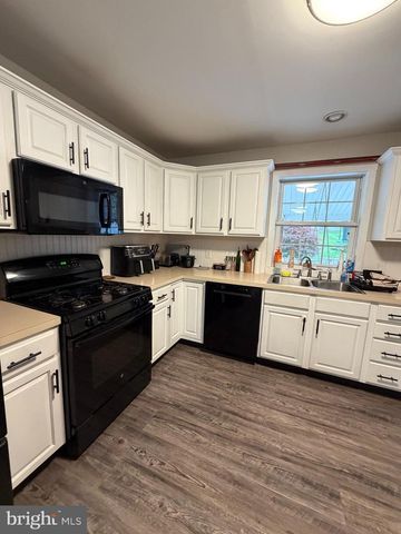 126 S FRONT ST, Womelsdorf, PA 19567