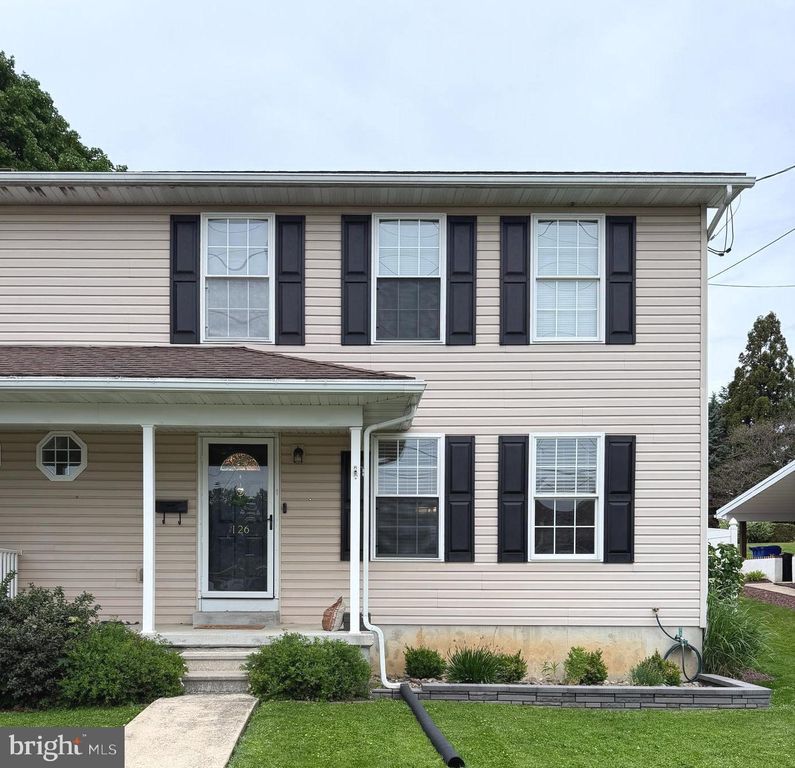 126 S FRONT ST, Womelsdorf, PA 19567