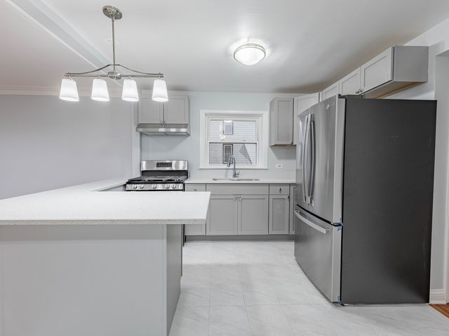 7028 S HONORE Street, Chicago, IL 60636