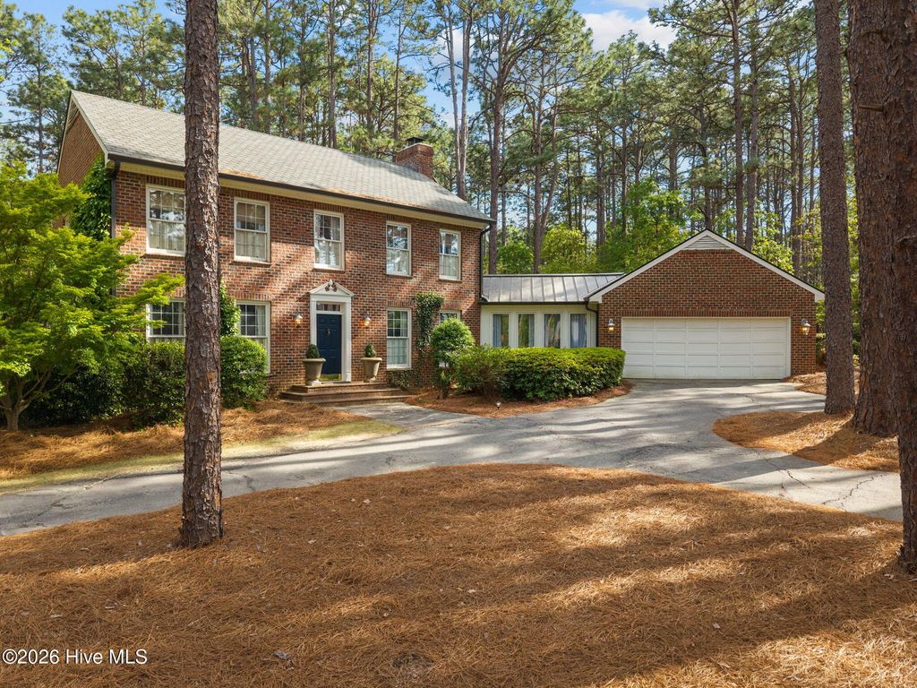 385 Lake Dornoch Drive, Pinehurst, NC 28374