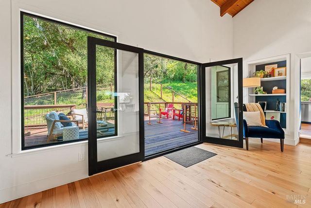 913 Valley View Dr, Healdsburg, CA 95448