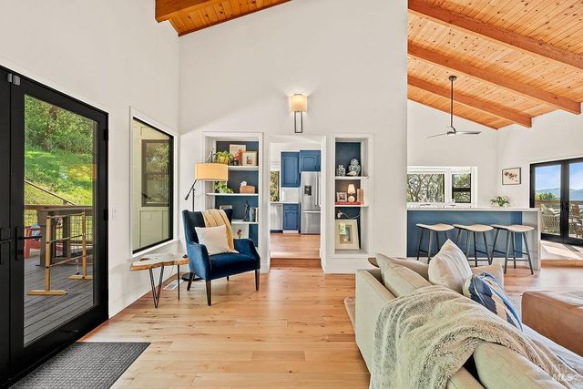 913 Valley View Dr, Healdsburg, CA 95448