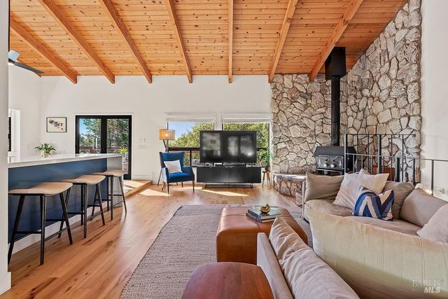 913 Valley View Dr, Healdsburg, CA 95448