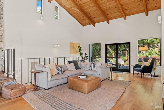 913 Valley View Dr, Healdsburg, CA 95448