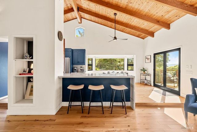 913 Valley View Dr, Healdsburg, CA 95448