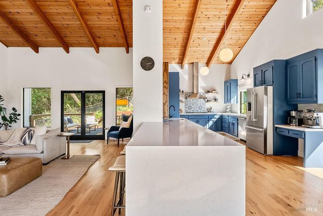 913 Valley View Dr, Healdsburg, CA 95448