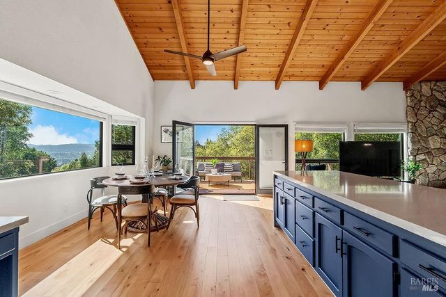 913 Valley View Dr, Healdsburg, CA 95448