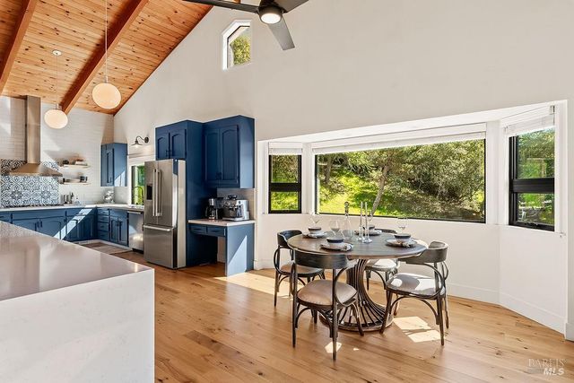 913 Valley View Dr, Healdsburg, CA 95448