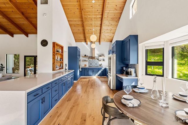 913 Valley View Dr, Healdsburg, CA 95448