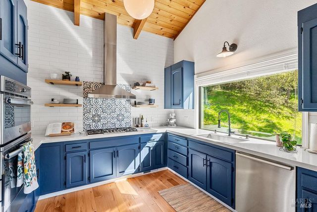 913 Valley View Dr, Healdsburg, CA 95448