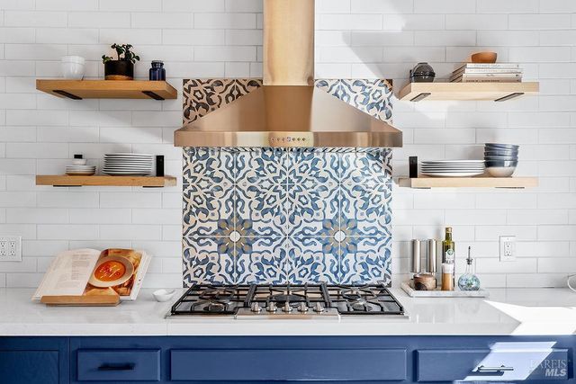 913 Valley View Dr, Healdsburg, CA 95448