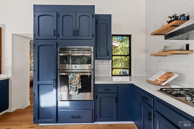 913 Valley View Dr, Healdsburg, CA 95448