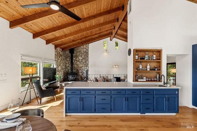 913 Valley View Dr, Healdsburg, CA 95448