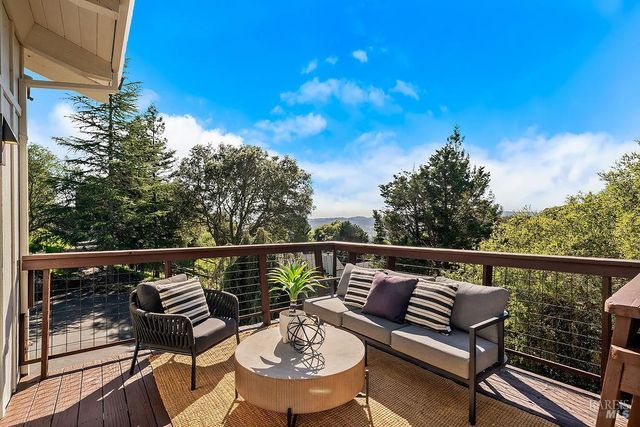 913 Valley View Dr, Healdsburg, CA 95448