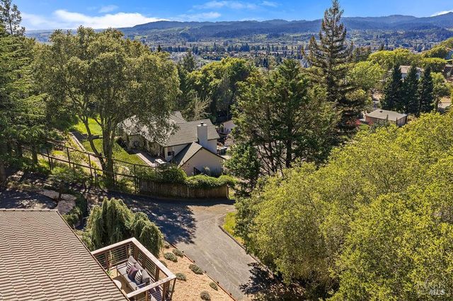 913 Valley View Dr, Healdsburg, CA 95448