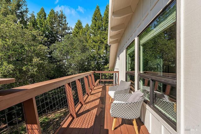 913 Valley View Dr, Healdsburg, CA 95448