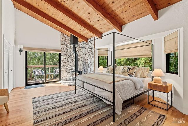 913 Valley View Dr, Healdsburg, CA 95448