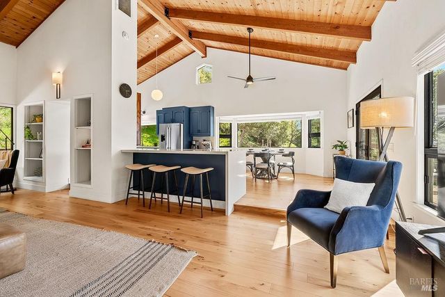 913 Valley View Dr, Healdsburg, CA 95448