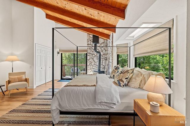 913 Valley View Dr, Healdsburg, CA 95448