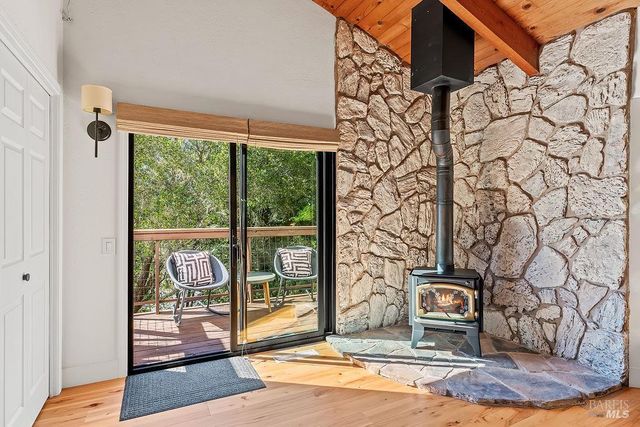 913 Valley View Dr, Healdsburg, CA 95448