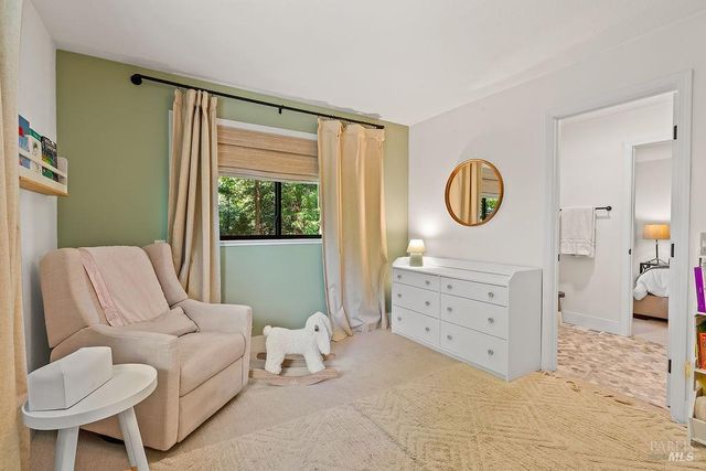 913 Valley View Dr, Healdsburg, CA 95448