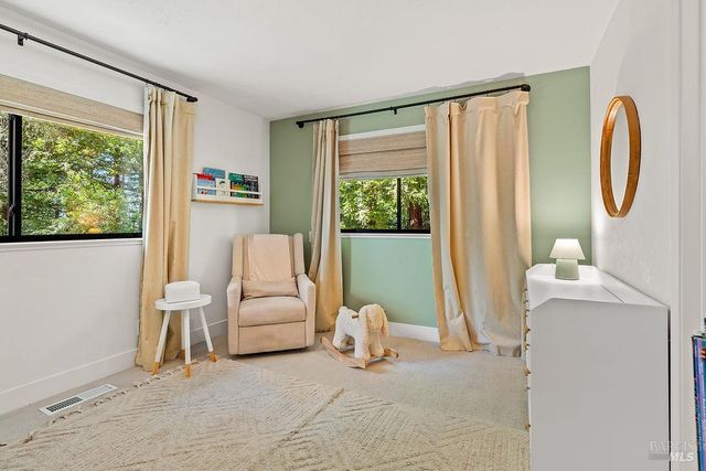 913 Valley View Dr, Healdsburg, CA 95448