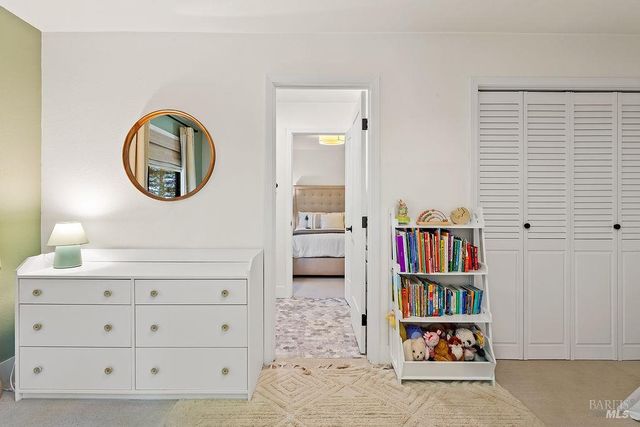 913 Valley View Dr, Healdsburg, CA 95448