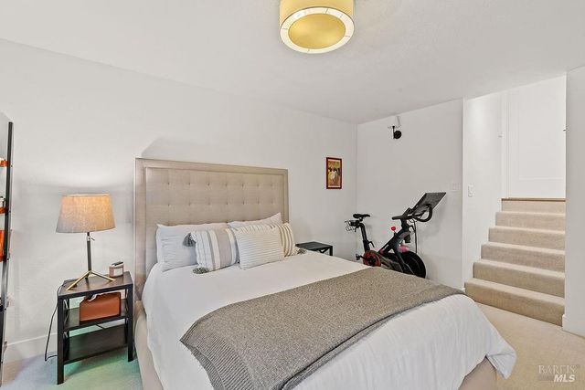 913 Valley View Dr, Healdsburg, CA 95448